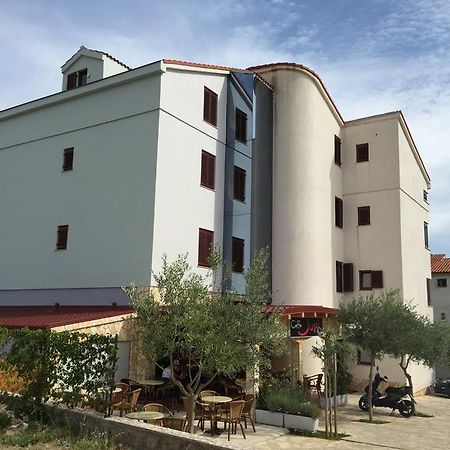 Apartments Villa Cherry Novalja Buitenkant foto