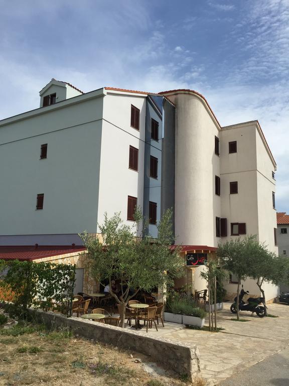 Apartments Villa Cherry Novalja Buitenkant foto